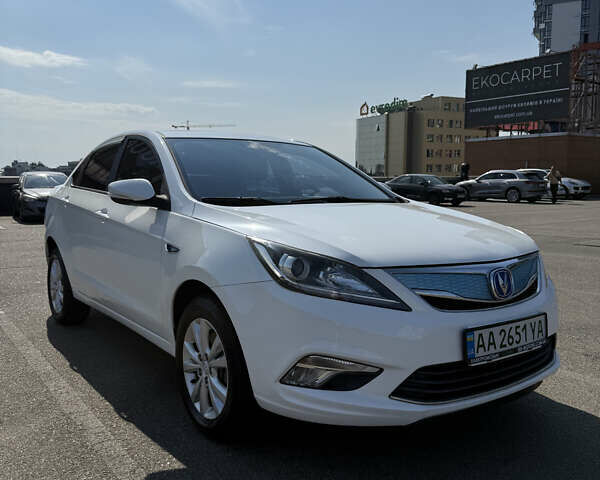 Белый Чанган Eado, объемом двигателя 0 л и пробегом 52 тыс. км за 8999 $, фото 1 на Automoto.ua