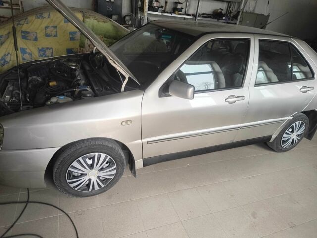 Бежевый Чери Амулет, объемом двигателя 1.6 л и пробегом 95 тыс. км за 1800 $, фото 1 на Automoto.ua