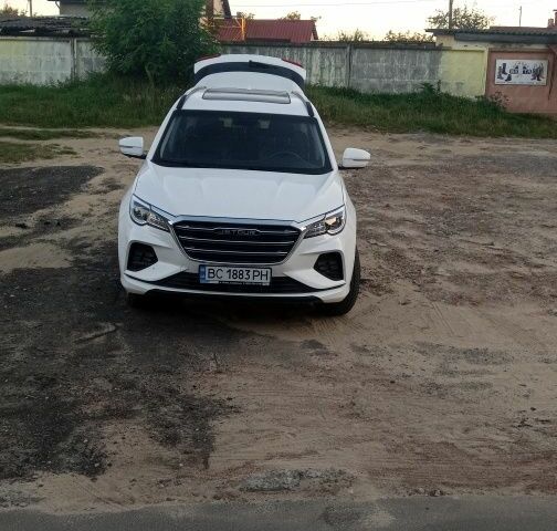 Белый Чери Другая, объемом двигателя 1.5 л и пробегом 26 тыс. км за 15000 $, фото 1 на Automoto.ua