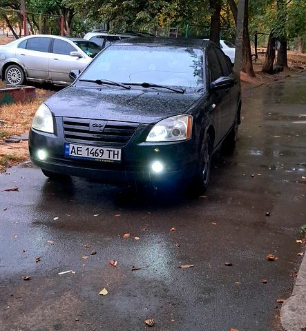 Черный Чери Элара, объемом двигателя 2 л и пробегом 200 тыс. км за 2500 $, фото 1 на Automoto.ua