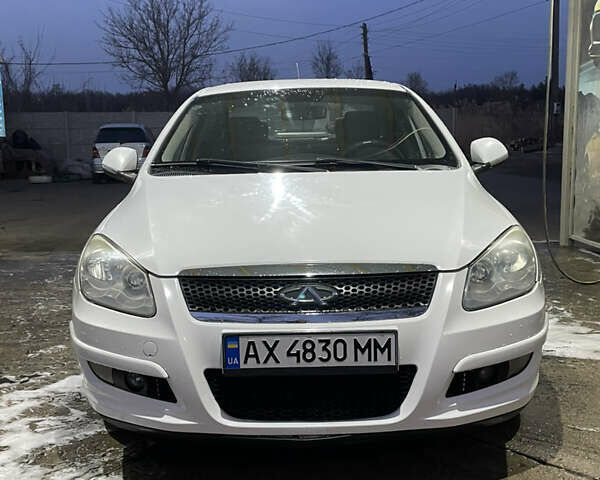 Белый Чери М11, объемом двигателя 1.6 л и пробегом 128 тыс. км за 3000 $, фото 1 на Automoto.ua