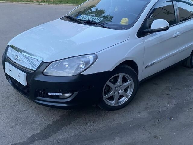 Белый Чери М11, объемом двигателя 1.6 л и пробегом 3 тыс. км за 3200 $, фото 1 на Automoto.ua
