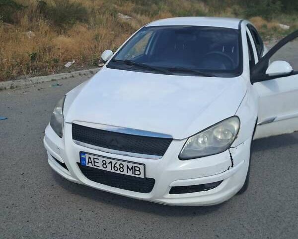 Белый Чери М11, объемом двигателя 1.6 л и пробегом 135 тыс. км за 2000 $, фото 1 на Automoto.ua