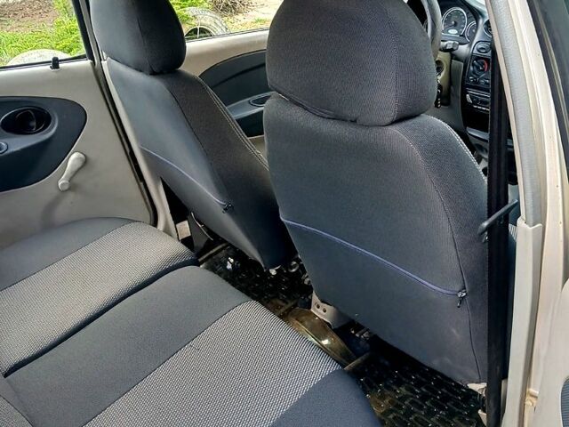 Серый Чери Кью Кью, объемом двигателя 1.1 л и пробегом 200 тыс. км за 1600 $, фото 1 на Automoto.ua