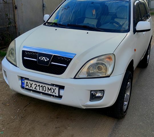 Белый Чери Тигго, объемом двигателя 2.4 л и пробегом 235 тыс. км за 4200 $, фото 1 на Automoto.ua