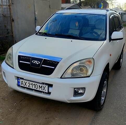 Белый Чери Тигго, объемом двигателя 2.4 л и пробегом 235 тыс. км за 4200 $, фото 1 на Automoto.ua