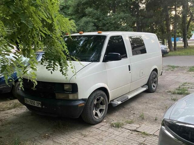 Белый Шевроле Астро, объемом двигателя 4.3 л и пробегом 200 тыс. км за 5500 $, фото 1 на Automoto.ua