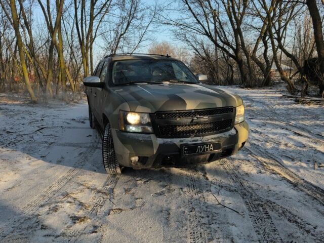 Чорний Шевроле Аваланч, об'ємом двигуна 5 л та пробігом 150 тис. км за 7000 $, фото 1 на Automoto.ua