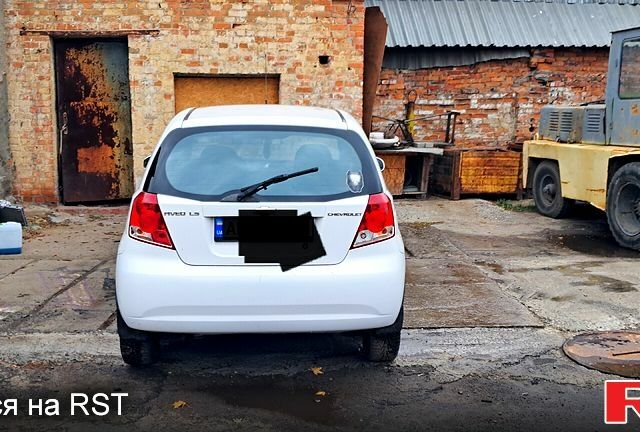 Білий Шевроле Авео, об'ємом двигуна 1.5 л та пробігом 200 тис. км за 2600 $, фото 1 на Automoto.ua