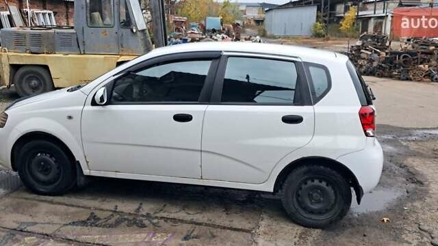 Білий Шевроле Авео, об'ємом двигуна 1.5 л та пробігом 200 тис. км за 2600 $, фото 1 на Automoto.ua