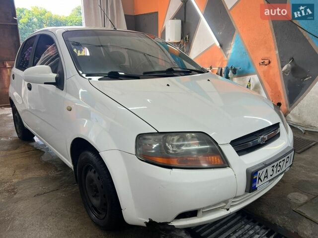 Белый Шевроле Авео, объемом двигателя 1.5 л и пробегом 245 тыс. км за 2800 $, фото 1 на Automoto.ua