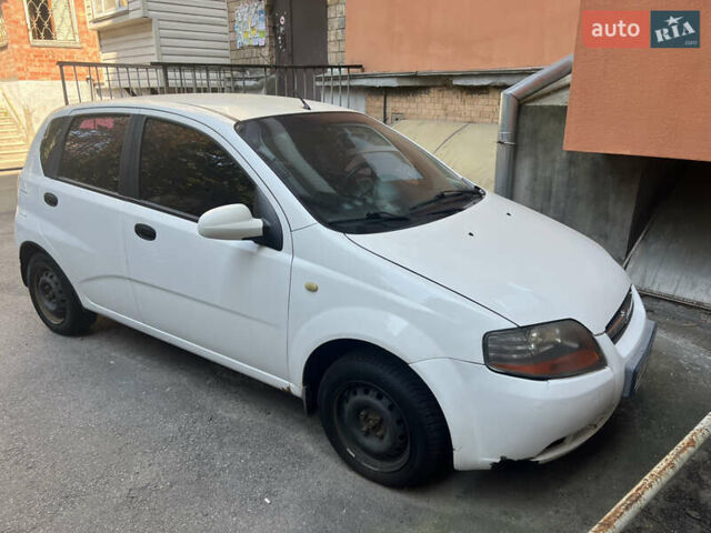 Белый Шевроле Авео, объемом двигателя 1.5 л и пробегом 245 тыс. км за 3000 $, фото 1 на Automoto.ua