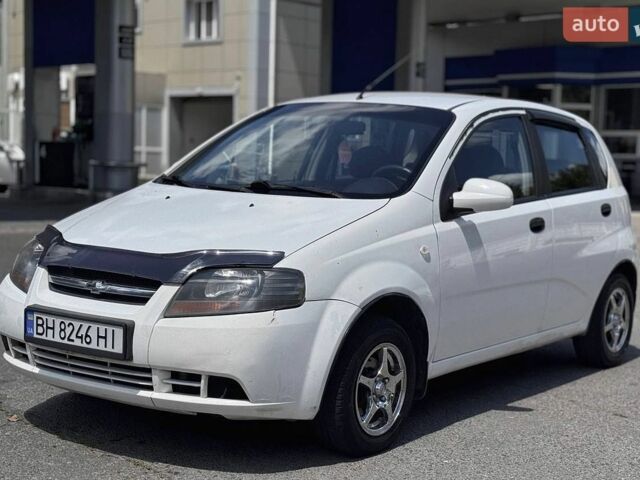 Белый Шевроле Авео, объемом двигателя 1.5 л и пробегом 67 тыс. км за 2555 $, фото 1 на Automoto.ua