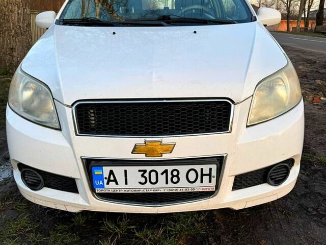 Белый Шевроле Авео, объемом двигателя 1.5 л и пробегом 245 тыс. км за 3900 $, фото 1 на Automoto.ua