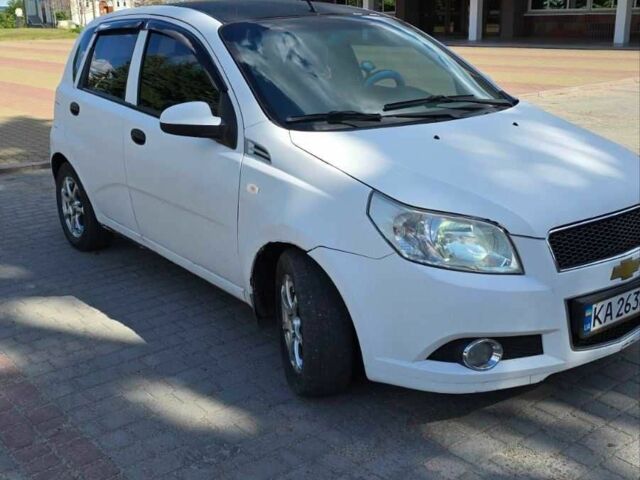 Белый Шевроле Авео, объемом двигателя 1.5 л и пробегом 210 тыс. км за 3200 $, фото 1 на Automoto.ua