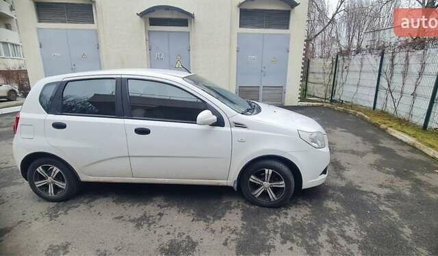 Білий Шевроле Авео, об'ємом двигуна 1.5 л та пробігом 80 тис. км за 4500 $, фото 1 на Automoto.ua