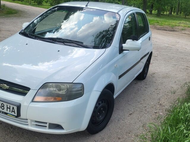 Белый Шевроле Авео, объемом двигателя 1.5 л и пробегом 186 тыс. км за 4000 $, фото 1 на Automoto.ua