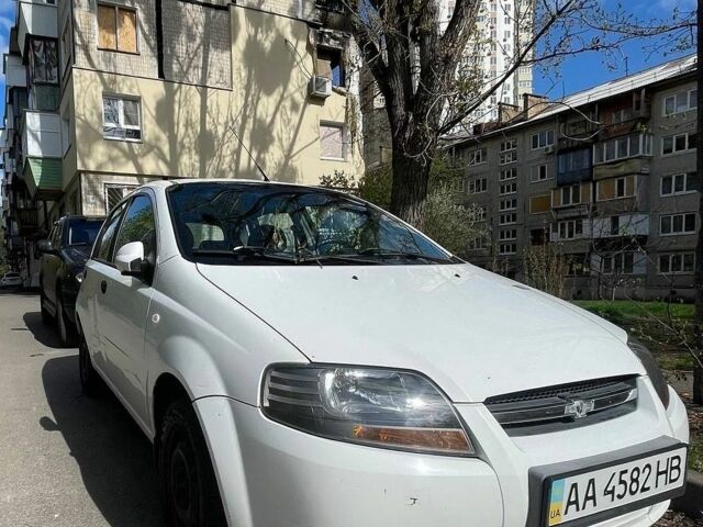 Білий Шевроле Авео, об'ємом двигуна 1.5 л та пробігом 129 тис. км за 3200 $, фото 1 на Automoto.ua