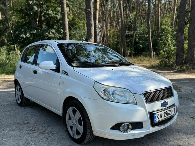 Белый Шевроле Авео, объемом двигателя 1.5 л и пробегом 129 тыс. км за 4800 $, фото 1 на Automoto.ua