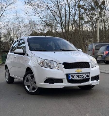 Белый Шевроле Авео, объемом двигателя 1.21 л и пробегом 180 тыс. км за 4200 $, фото 1 на Automoto.ua