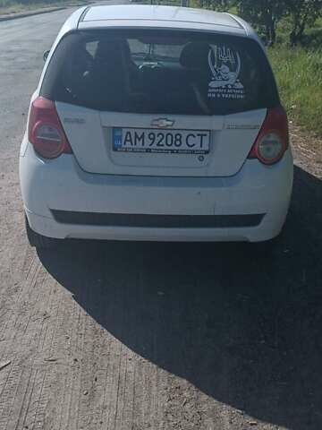 Белый Шевроле Авео, объемом двигателя 1.21 л и пробегом 225 тыс. км за 3700 $, фото 1 на Automoto.ua