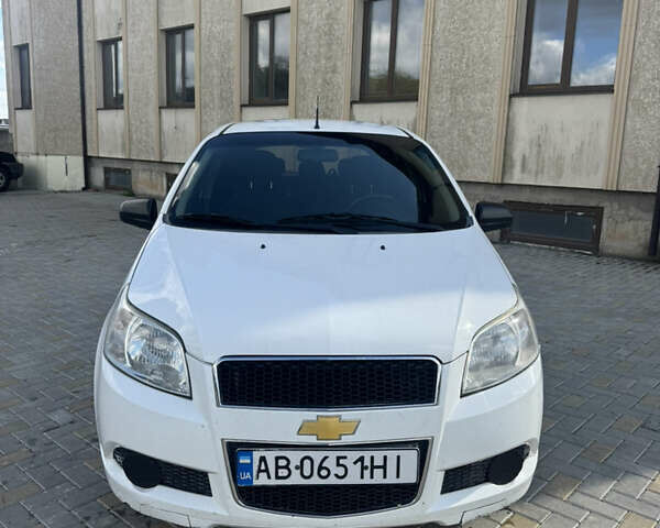 Белый Шевроле Авео, объемом двигателя 1.2 л и пробегом 245 тыс. км за 3300 $, фото 1 на Automoto.ua