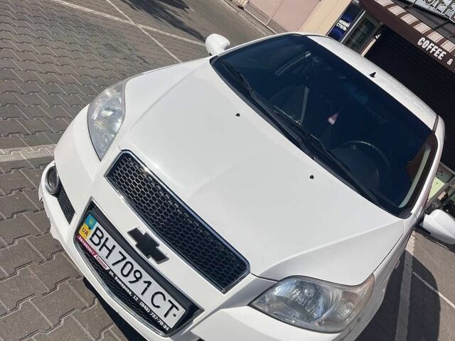 Белый Шевроле Авео, объемом двигателя 1.5 л и пробегом 163 тыс. км за 4500 $, фото 1 на Automoto.ua