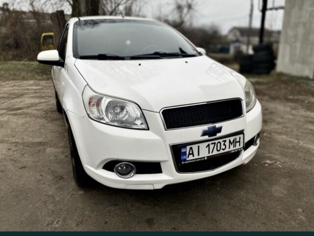 Белый Шевроле Авео, объемом двигателя 1.2 л и пробегом 250 тыс. км за 3900 $, фото 1 на Automoto.ua