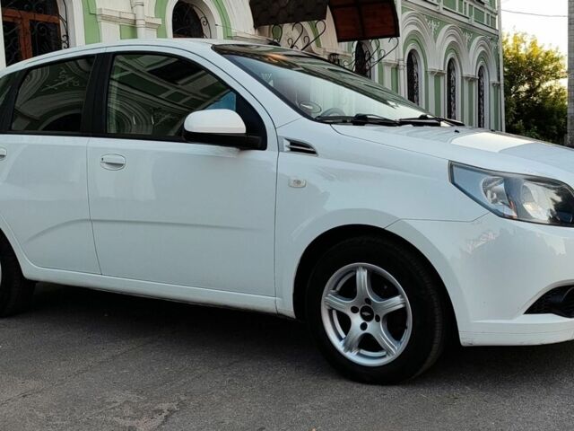 Белый Шевроле Авео, объемом двигателя 1.2 л и пробегом 167 тыс. км за 3900 $, фото 1 на Automoto.ua