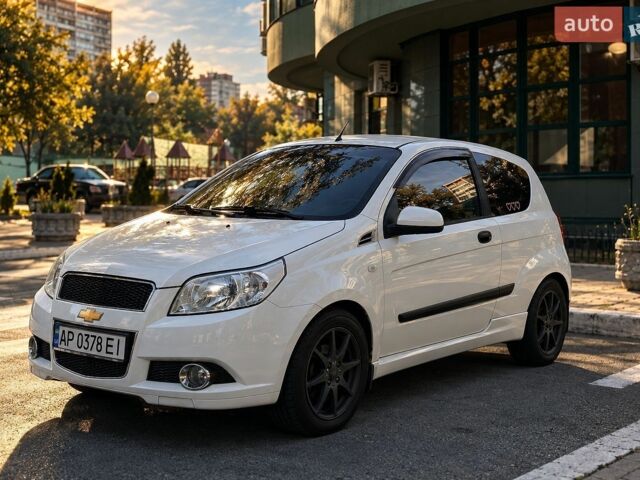 Белый Шевроле Авео, объемом двигателя 1.5 л и пробегом 90 тыс. км за 5700 $, фото 1 на Automoto.ua