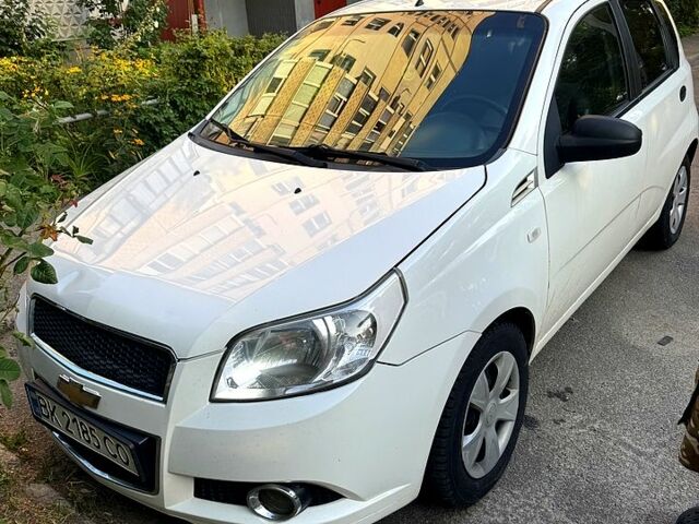 Белый Шевроле Авео, объемом двигателя 1.2 л и пробегом 240 тыс. км за 3300 $, фото 1 на Automoto.ua