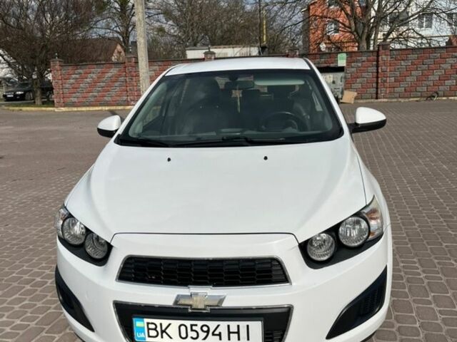 Белый Шевроле Авео, объемом двигателя 1.4 л и пробегом 193 тыс. км за 6000 $, фото 1 на Automoto.ua