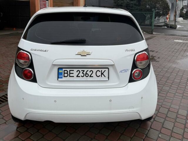 Белый Шевроле Авео, объемом двигателя 1.25 л и пробегом 177 тыс. км за 4200 $, фото 1 на Automoto.ua