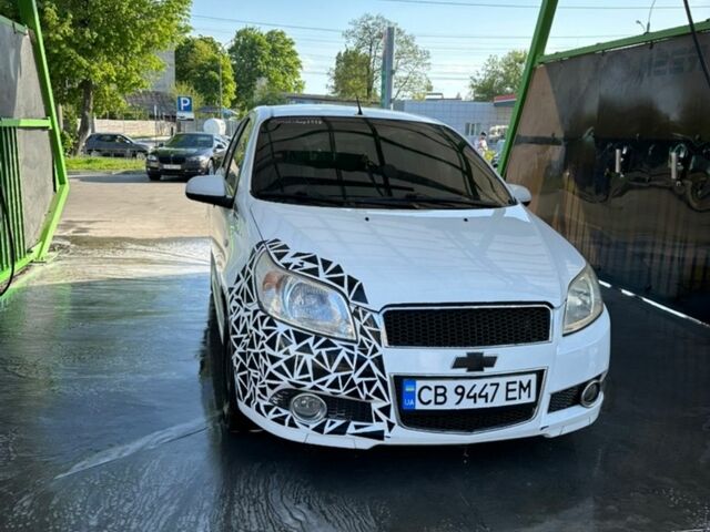 Белый Шевроле Авео, объемом двигателя 1.5 л и пробегом 160 тыс. км за 4500 $, фото 1 на Automoto.ua