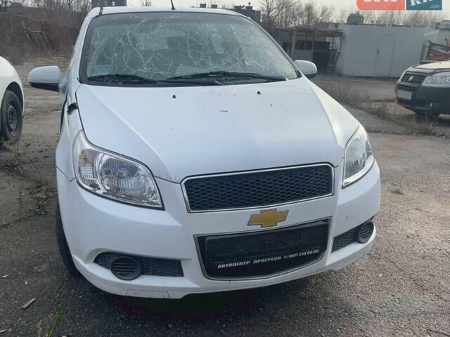 Белый Шевроле Авео, объемом двигателя 1.5 л и пробегом 35 тыс. км за 1600 $, фото 1 на Automoto.ua