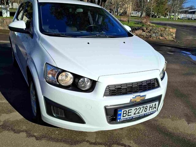 Белый Шевроле Авео, объемом двигателя 1.4 л и пробегом 129 тыс. км за 5800 $, фото 1 на Automoto.ua