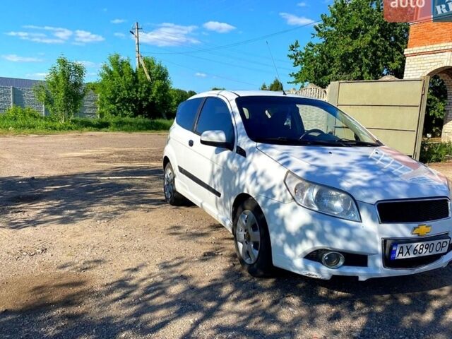 Белый Шевроле Авео, объемом двигателя 1.5 л и пробегом 178 тыс. км за 4600 $, фото 1 на Automoto.ua