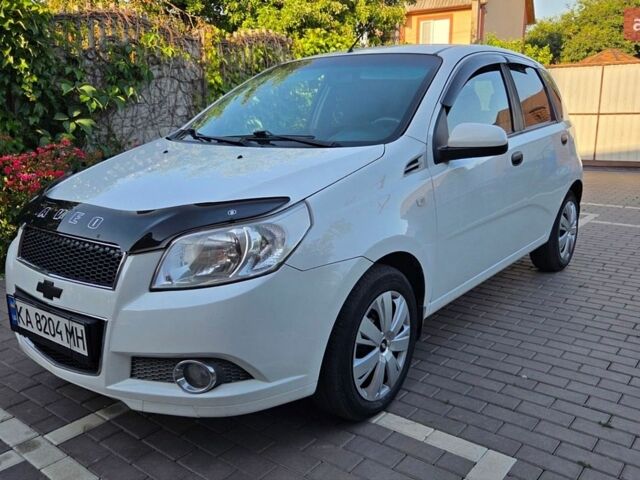 Белый Шевроле Авео, объемом двигателя 1.5 л и пробегом 182 тыс. км за 5500 $, фото 1 на Automoto.ua
