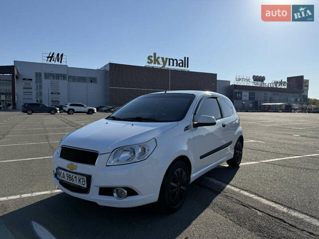 Белый Шевроле Авео, объемом двигателя 1.5 л и пробегом 135 тыс. км за 5800 $, фото 1 на Automoto.ua