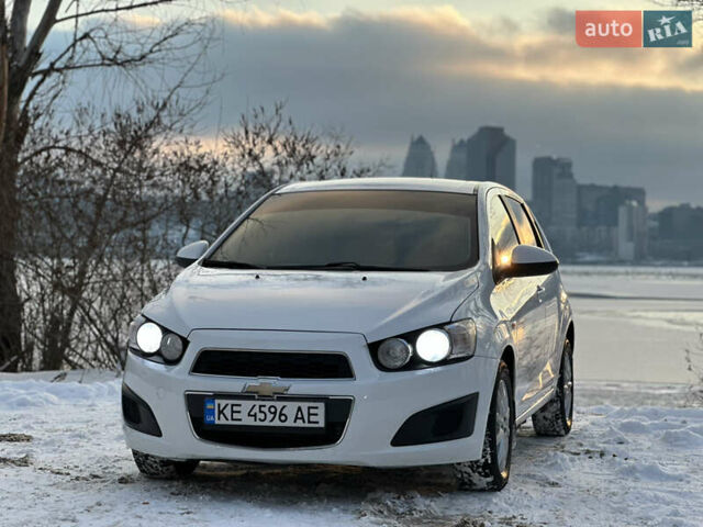 Белый Шевроле Авео, объемом двигателя 1.3 л и пробегом 145 тыс. км за 5800 $, фото 1 на Automoto.ua