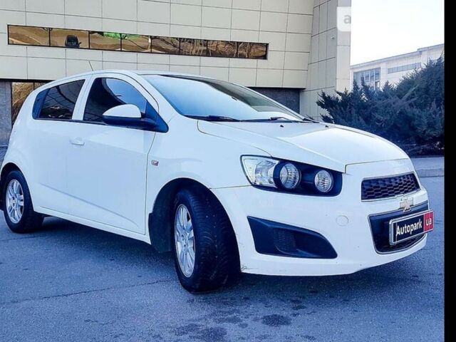 Белый Шевроле Авео, объемом двигателя 1.6 л и пробегом 215 тыс. км за 5300 $, фото 1 на Automoto.ua