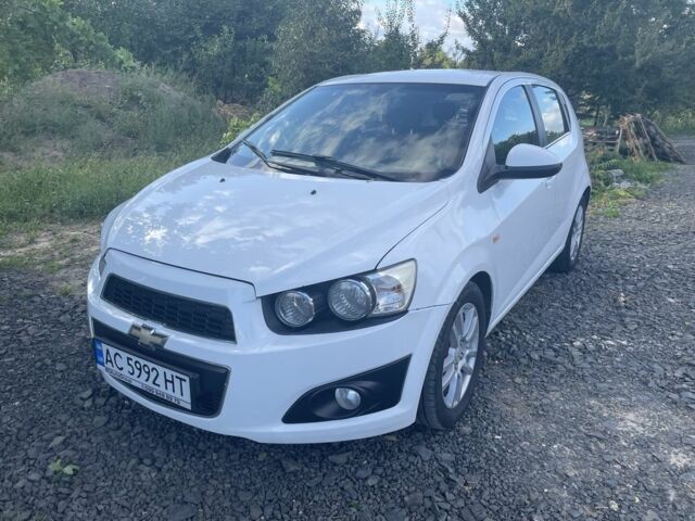 Белый Шевроле Авео, объемом двигателя 1.2 л и пробегом 280 тыс. км за 5195 $, фото 1 на Automoto.ua