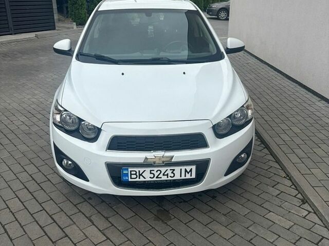 Белый Шевроле Авео, объемом двигателя 1.4 л и пробегом 133 тыс. км за 5500 $, фото 1 на Automoto.ua