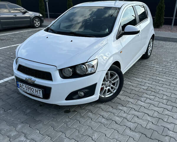 Белый Шевроле Авео, объемом двигателя 1.3 л и пробегом 270 тыс. км за 4900 $, фото 1 на Automoto.ua