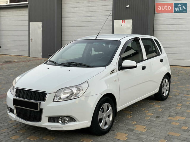 Белый Шевроле Авео, объемом двигателя 1.5 л и пробегом 91 тыс. км за 4999 $, фото 1 на Automoto.ua