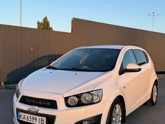 Белый Шевроле Авео, объемом двигателя 1.3 л и пробегом 240 тыс. км за 5900 $, фото 1 на Automoto.ua