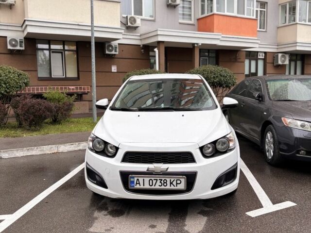 Білий Шевроле Авео, об'ємом двигуна 1.3 л та пробігом 326 тис. км за 4100 $, фото 1 на Automoto.ua