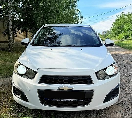Білий Шевроле Авео, об'ємом двигуна 1.25 л та пробігом 215 тис. км за 4000 $, фото 1 на Automoto.ua