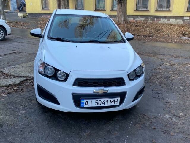 Белый Шевроле Авео, объемом двигателя 1.2 л и пробегом 216 тыс. км за 5400 $, фото 1 на Automoto.ua