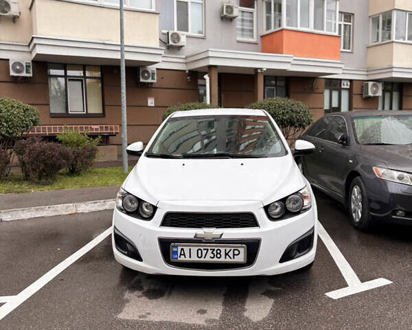 Шевроле Авео 2012 в Киеве на Automoto.ua Белый Шевроле Авео, объемом двигателя 1.25 л и пробегом 326 тыс. км за 4300 $, фото 1 на Automoto.ua